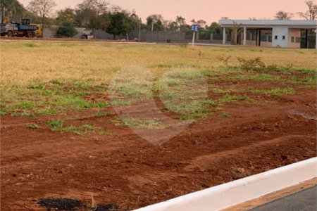 Terreno contendo 252,53 m² de área total .