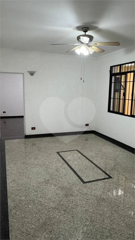 Sobrado na Vila Prudente com 161m², 2 dormitórios, 1 suíte e 2 vagas de garagem
