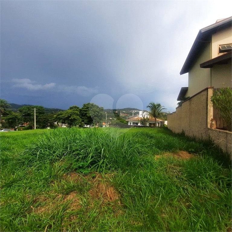 Lindo terreno de 450m², localizado no Condomínio Vilaggio Caprirccio