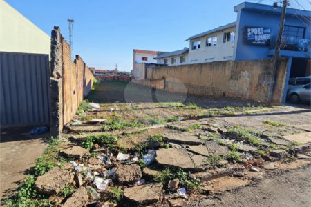 Oportunidade Comercial: Terreno de 525m² em Localização Estratégica no Parque Sissi!