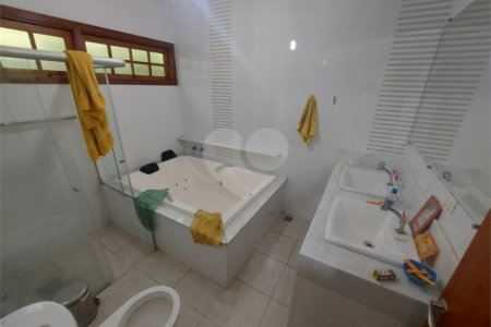 Casa térrea com piscina no Residencial Samambaia.