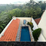 Casa ampla no bairro Terra Rica com 3 pavimentos e excelente estrutura.