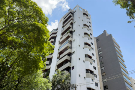 Cobertura com 04 Dormitórios, sendo 04 suítes com 05 vagas de garagem