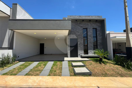 Linda casa a venda no condomínio Villeneuve