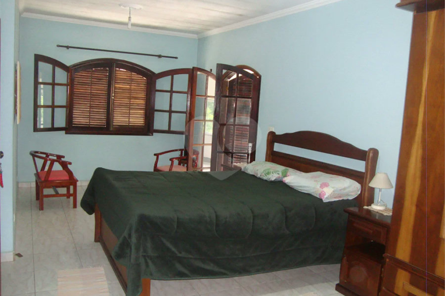 Chácara à venda com 5 quartos, sendo 2 suítes, em Jardim Arujá, Arujá, SP