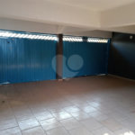 Sobrado com 5 dormitórios.