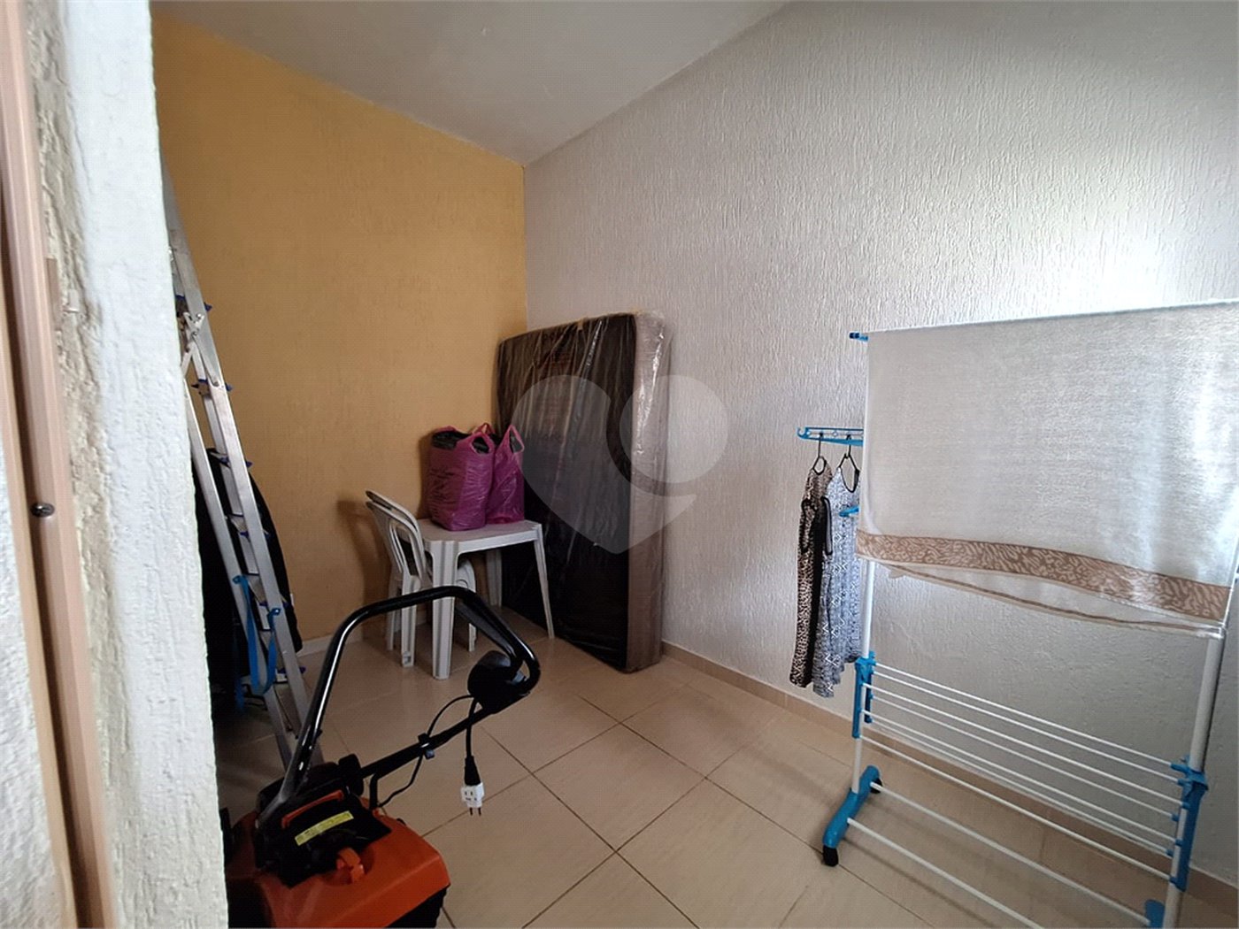 Casa à venda com 2 dormitórios á venda.