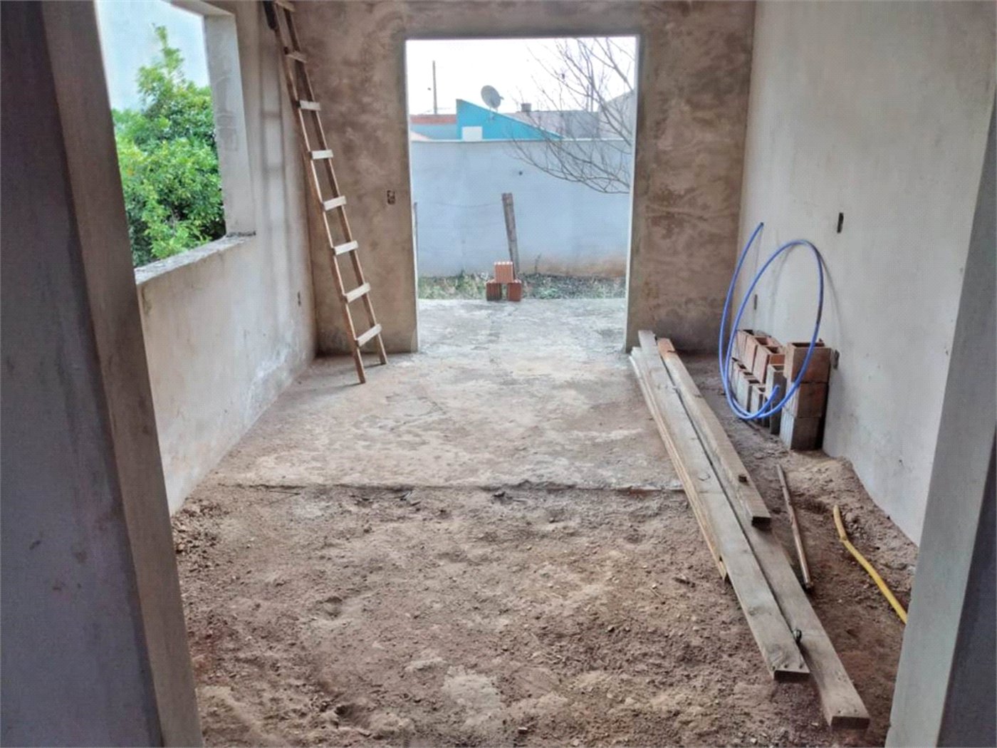 Sobrado em construção no Jardim de Cresci .