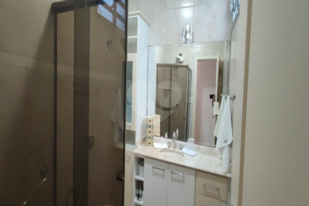Sobrado com 125m² , 3 dormitórios , sendo 1 suíte , 2 vagas de garagem , à venda no Bosque da Saúde.