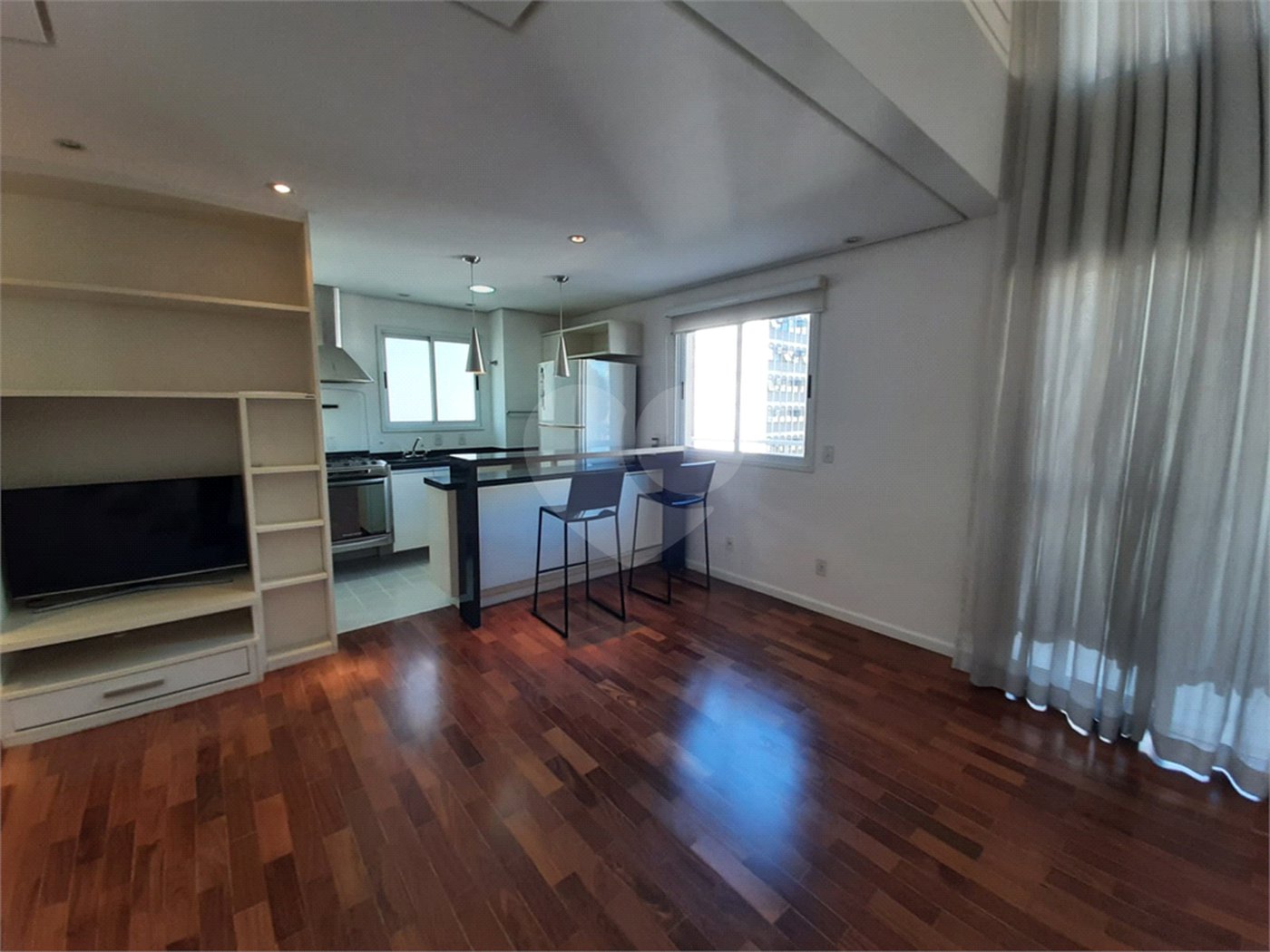 Cobertura de 240m² à venda em Moema - 04 Dorm sendo 02 suítes e 04 vagas.