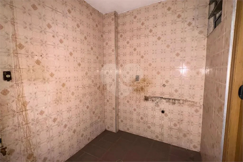 Kitnet Compacta na Liberdade – 33m² | Portaria 24h | Aceita Pets