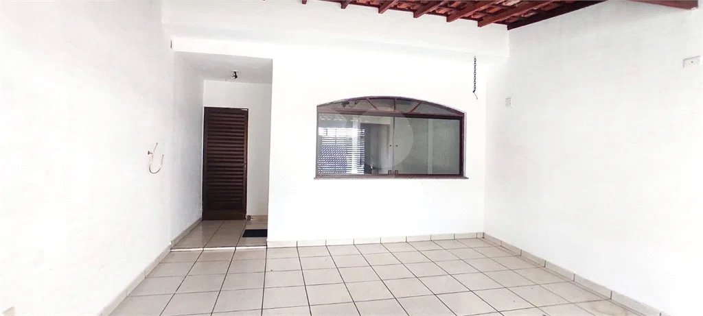 Casa com 180m², 3 dormitórios, 1 vaga, à venda na Vila Scarpelli em Santo André.