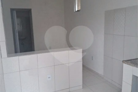 SOBRADO TIPO APARTAMENTO COM 1 QUARTO PARA LOCAÇÃO 42m² - SANTISSIMO