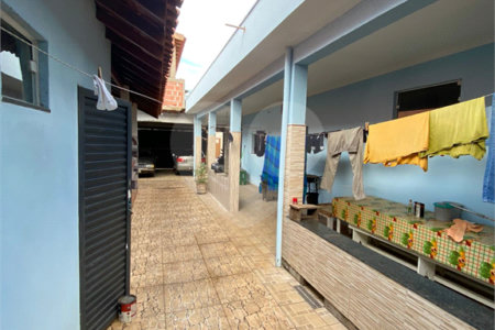 Casa Térrea com 2 dormitórios, sendo 1 suíte.