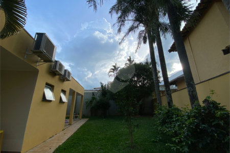 Casa térrea no Condomínio Parque Faber I