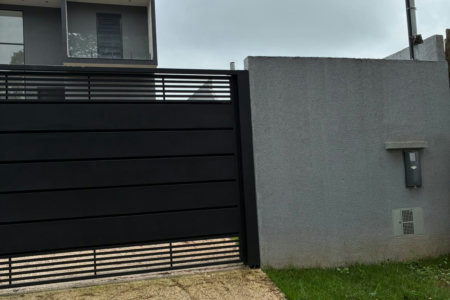 Sobrado à venda com 3 quartos, sendo 1 suíte, em Parque Rizzo, Cotia - SP