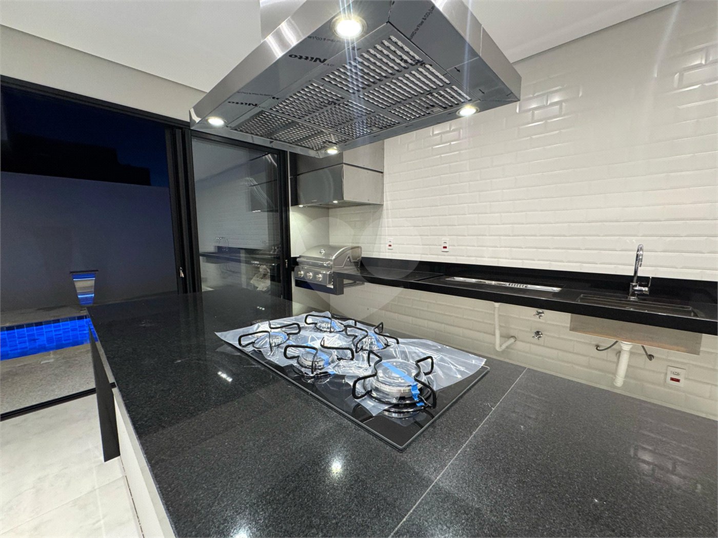 CASA A VENDA COM 3 DORMITÓRIOS, SENDO 1 SUITE NO SESIDENCIAL VILLENEUVE