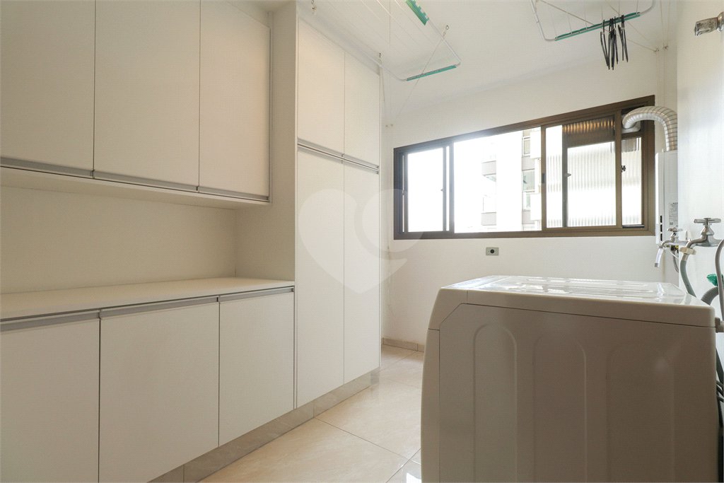 Apartamento à venda com 4 quartos, sendo 3 suítes, em Campo Belo, São Paulo, SP