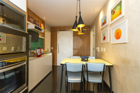 Apartamento de Alto Padrão no Campo Belo para venda com porteira fechada, com 4 dormitórios suítes e 4 vagas com lazer de club.