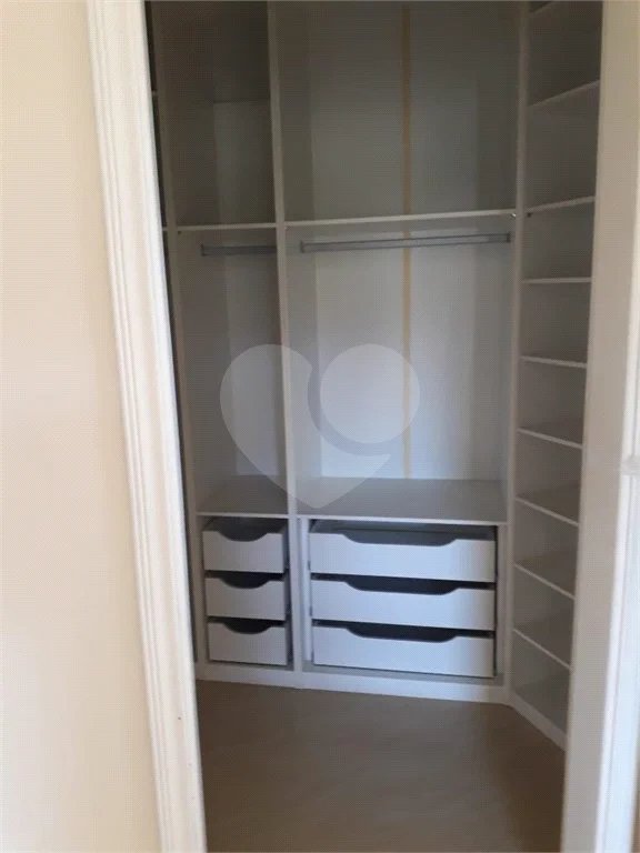 Sobrado à venda com 3 quartos, sendo 1 suíte,  em Condomínio Residencial Terras do Caribe, Valinhos, SP