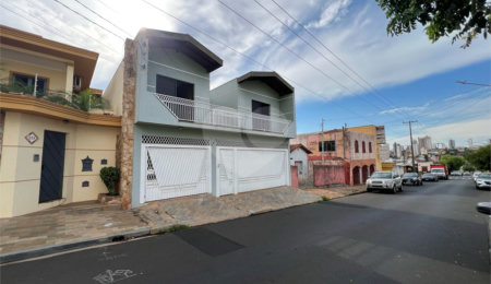 Sobrado à venda com 5 quartos, sendo 3 suítes,  no Centro, São Carlos, SP