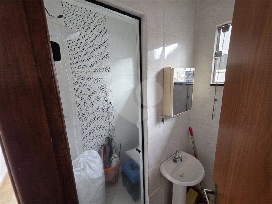 Casa térrea à venda no Douradinho com 2 quartos e edícula com mais dois quartos e 2 banheiros.