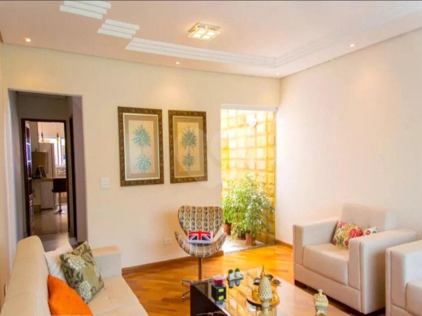 Sobrado com 180m² , 3 dormitórios , sendo 3 suítes , 3 vagas de garagem , churrasqueira e Jardim de inverno , à venda na Vila Scarpelli , Santo André.