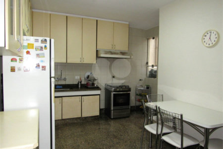 Casa Térrea à venda com 3 quartos, sendo 1 suíte, em Chácara Flora, São Paulo, SP