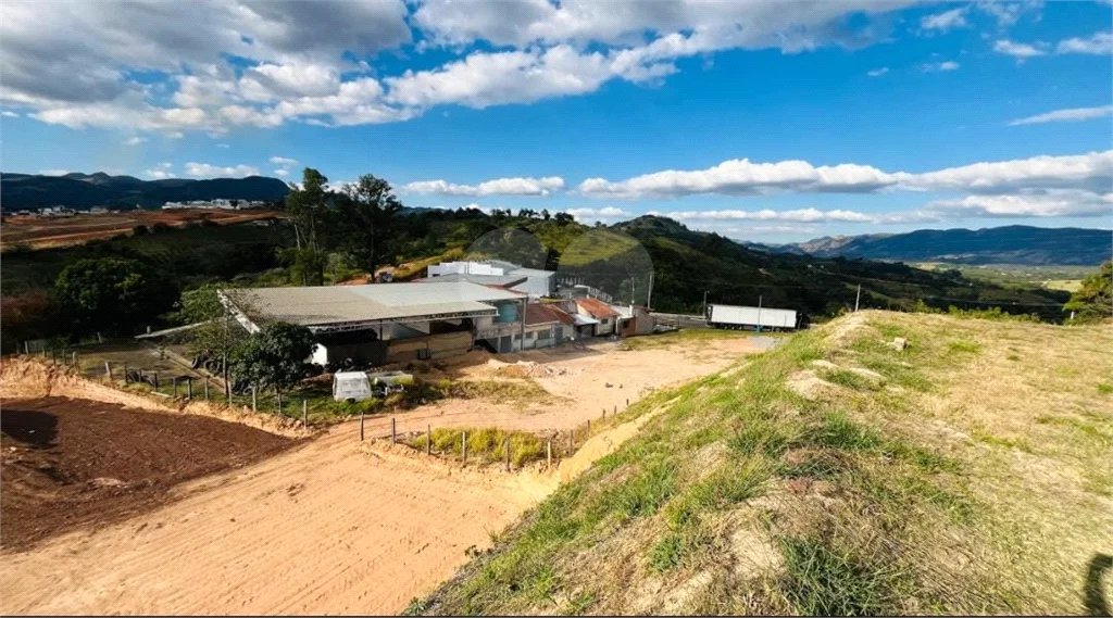 Terreno Amplo com 6.265m² e Acesso por Dois Níveis – Ótima Localização!
