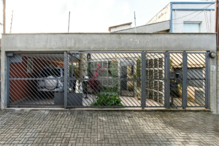 Casa a venda no Planalto Paulista, 2 suítes, 4 vagas, 230 m², quintal e localização privilegiada