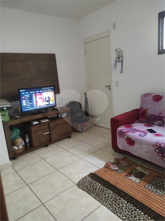 Apartamento no Condomínio Ipê Branco .