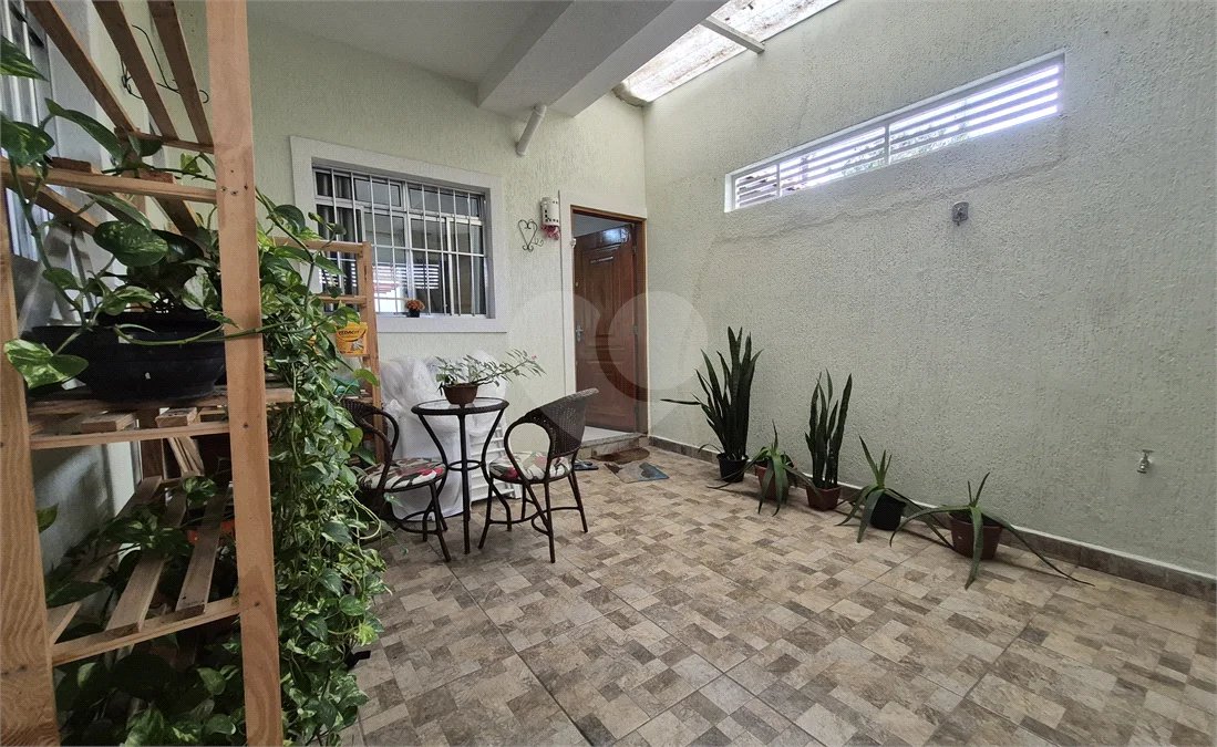 Casa de vila com 3 dormitórios sendo 2 suítes em Santana
