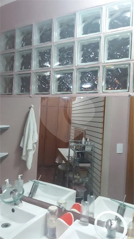 Sobrado com 224m² , 3 dormitórios , sendo 2 suítes , 3 vagas de garagem , 7 banheiros , à venda na Vila Scarpelli em Santo André.