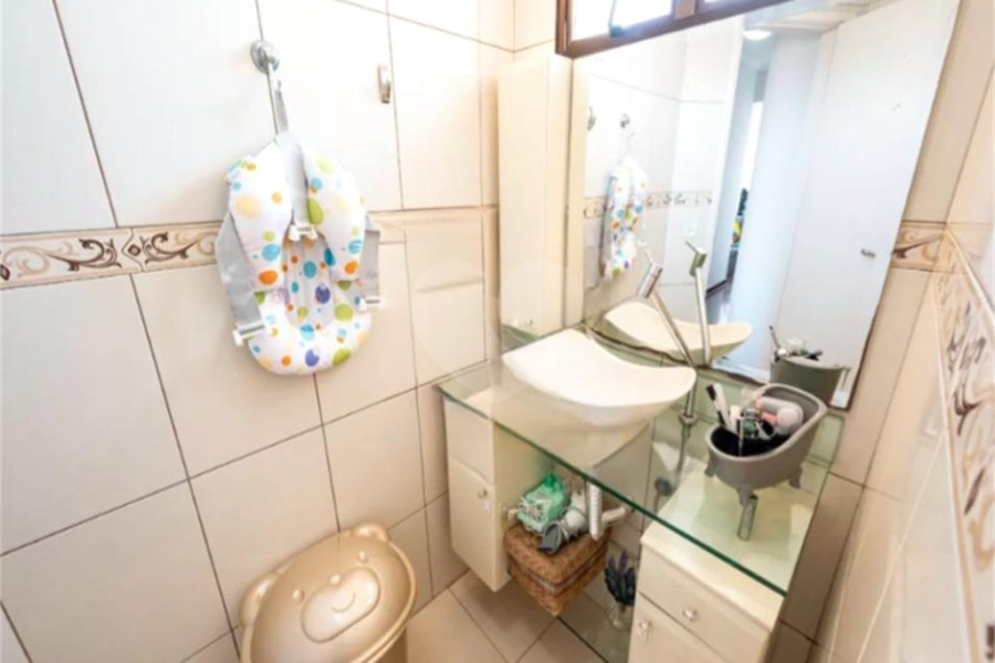 Apto com 3 Dorms com sacada 2 banheiros e 1 vaga de Garagem coberta lazer completo