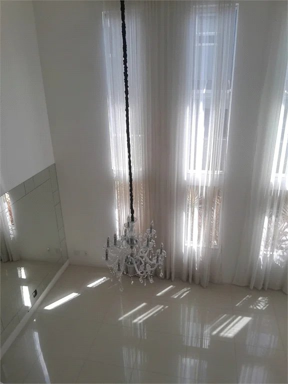 Casa à venda ou para alugar com 4 suítes em Chácaras São Carlos, Cotia, SP