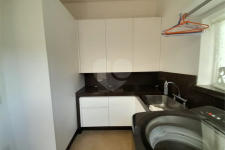Casa à Venda no Condomínio Damha III – Elegância e Conforto para sua Família
