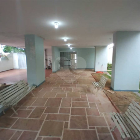 Apartamento no Condomínio Vila Rica.