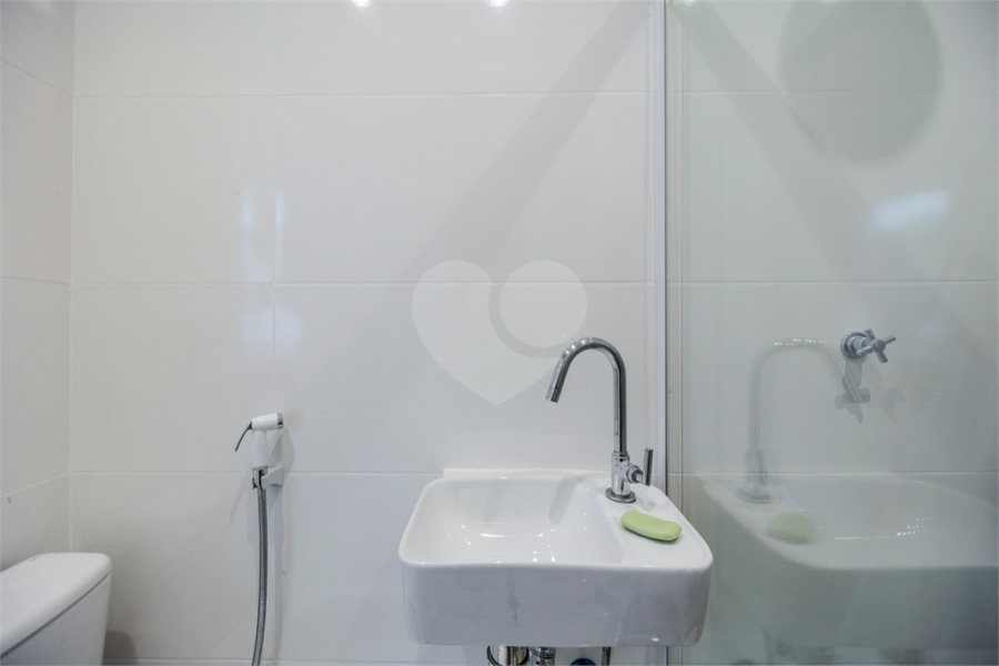 Apartamento à venda com 2 quartos e 3o reversível, no Baixo Jardins