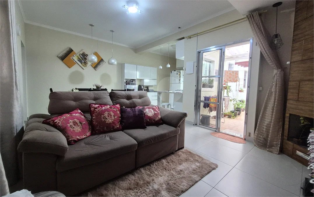 Casa de vila com 3 dormitórios sendo 2 suítes em Santana