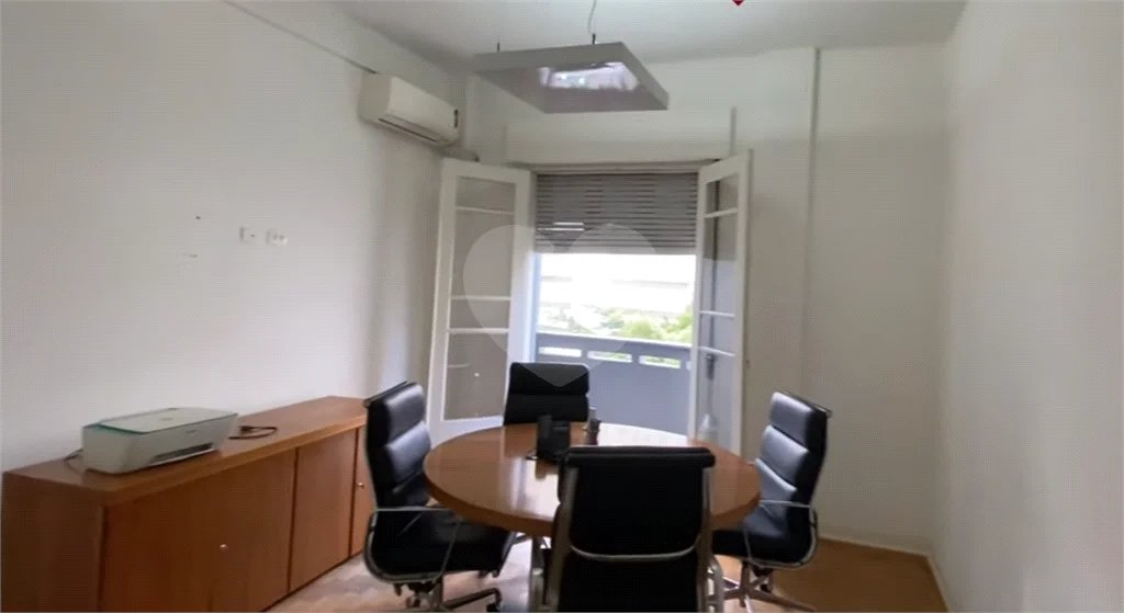 Apartamento 2 dormitorios, sala, cozinha sem vaga ,no bairro Republica