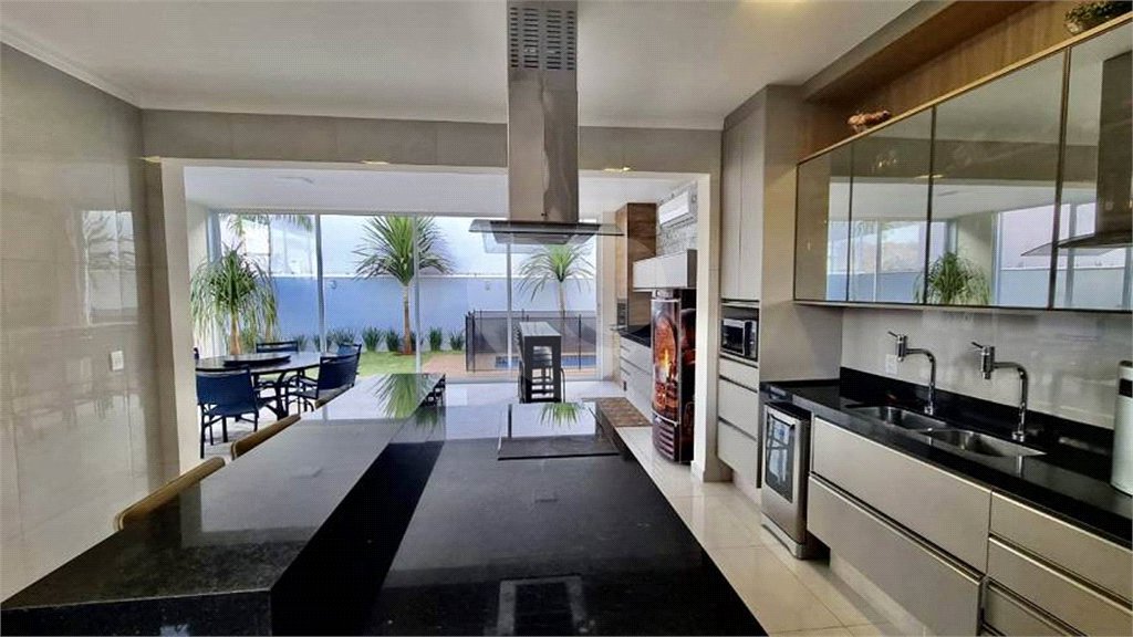 Casa térrea no Condomínio Alphaville Ribeirão III