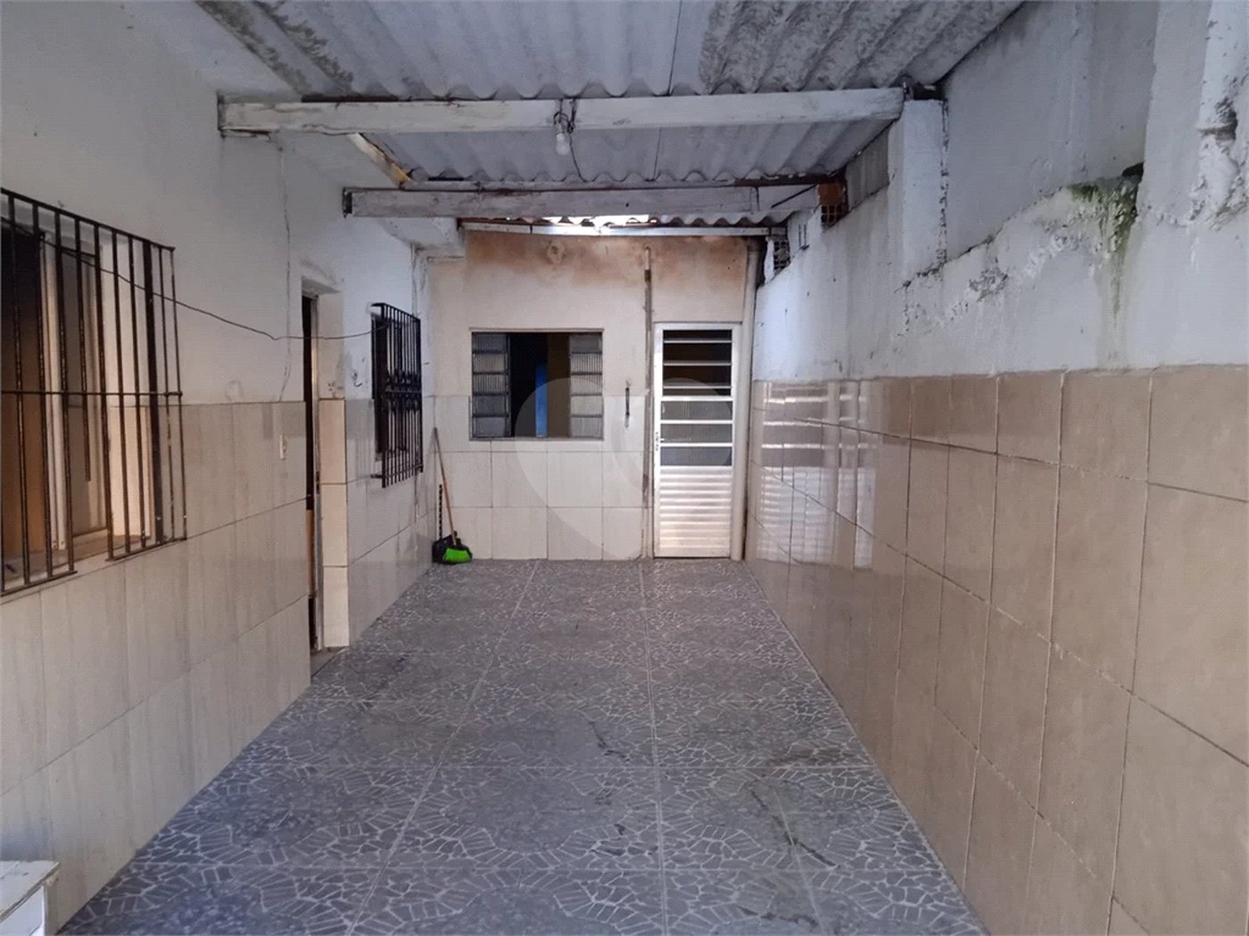 Casa com 180m², 3 quartos, 2 garagens, à venda em Guaianazes