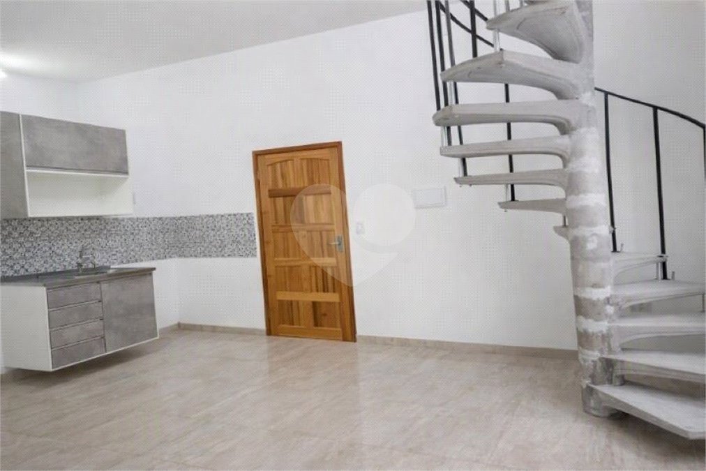 Prédio com Renda no Jabaquara - 773 m2 sendo 13 Studios, Salão Comercial e 22 vagas de garagem!