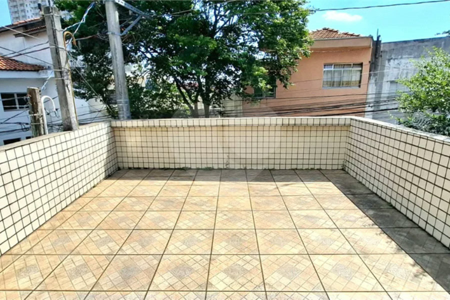 Excelente Sobrado eom ótima localização. Venha fazer uma visita.