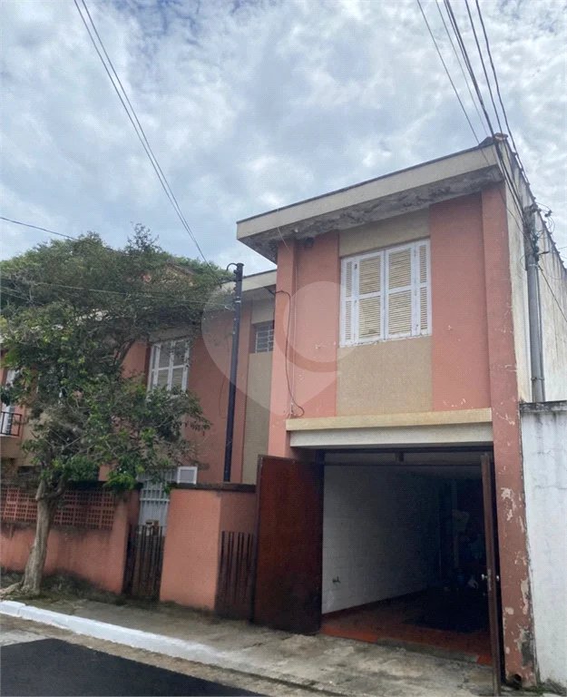 Sobrado á venda em Moema de 280m² com 3 vagas 3 dormitórios e 5 banheiros