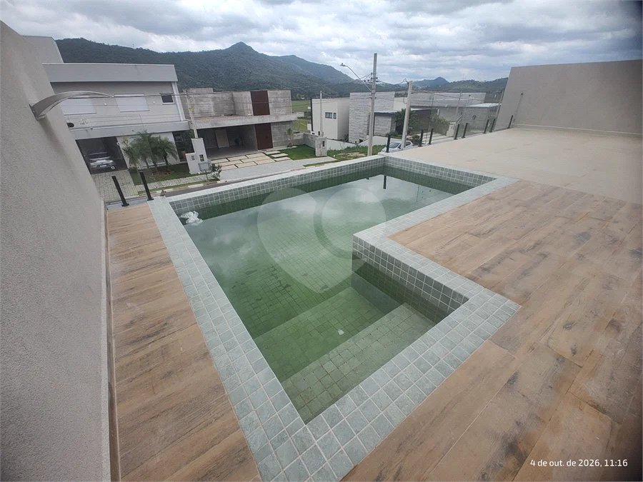 Casa exclusiva em Atibaia de alto padrão com 3 suítes, piscina, espaço gourmet, condomínio fechado, aceita financiamento