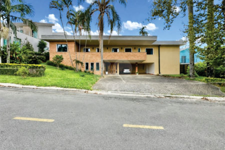 Casa á venda – Granja Viana