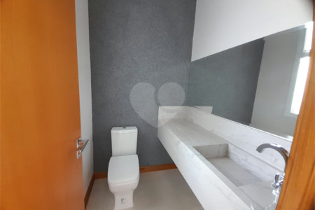 Belíssima Casa à Venda no Condomínio Damha IV
