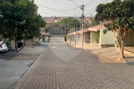 Casa Térrea no Condomínio Sempre Verde I.