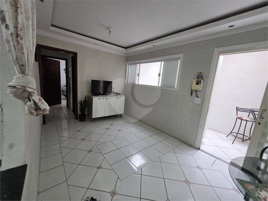Casa térrea à venda no Douradinho com 2 quartos e edícula com mais dois quartos e 2 banheiros.
